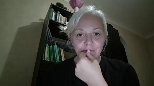 XXX chat uživo modela Linsy_Kim