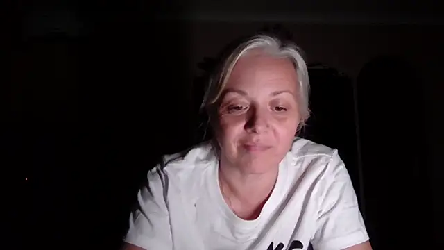 XXX chat uživo modela Linsy_Kim