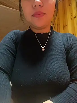 maianhcute Adlı Modelin Canlı XXX Sohbeti