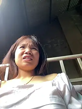 Ngoc-bbi: διαδικτυακό σόου στην κάμερα