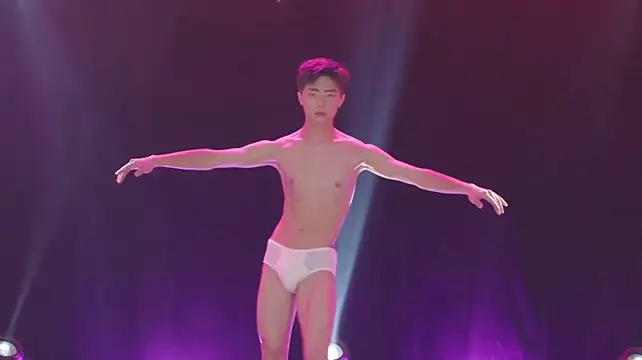 asiangrandpaa élő XXX-chatje
