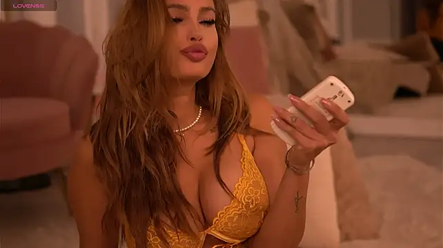 ZairaLure Adlı Modelin Canlı XXX Sohbeti