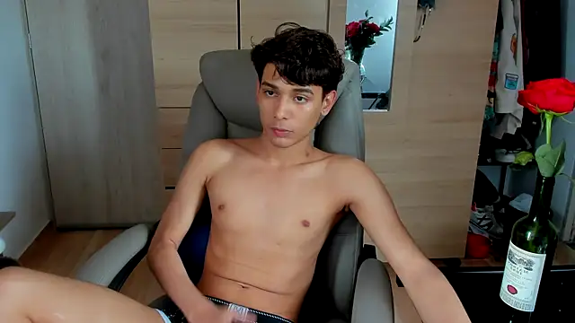 AliottTwink Show in webcam