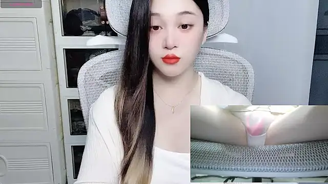 woaiqinqin Chat XXX in diretta