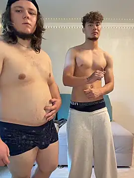 Pokazy przed kamerką – desiredude9