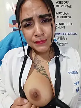 Show modela MAYE__13 na web-kameri