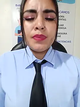 MAYE__13 Show Webcam