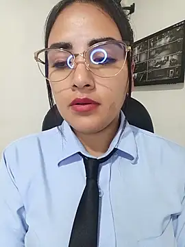 MAYE__13 Show Webcam