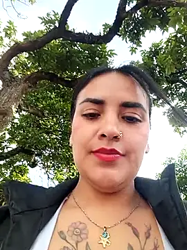 MAYE__13 Pertunjukan Webcam