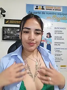 Show modela MAYE__13 na web-kameri