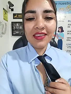 Show modela MAYE__13 na web-kameri