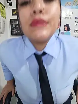 Chat +18 de MAYE__13 ao vivo