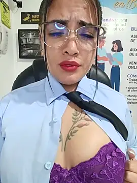 Show modela MAYE__13 na web-kameri