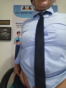 MAYE__13: διαδικτυακό σόου στην κάμερα