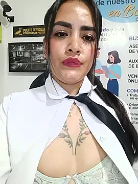 Show modela MAYE__13 na web-kameri
