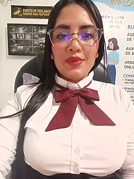 Czat XXX na żywo – MAYE__13