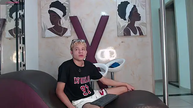 PRETTY_FEM Webcamshow