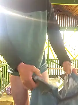 ZeoNVi: διαδικτυακό σόου στην κάμερα