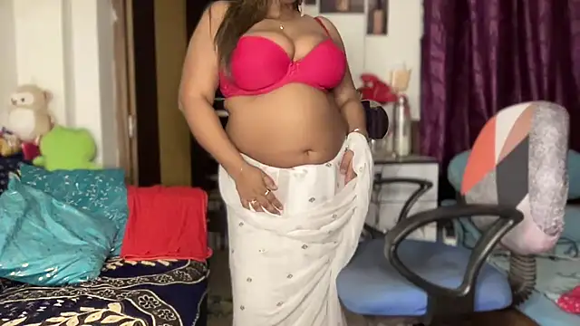 Only_Lavinaah Show in webcam