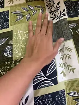 indianshycouple Show in webcam