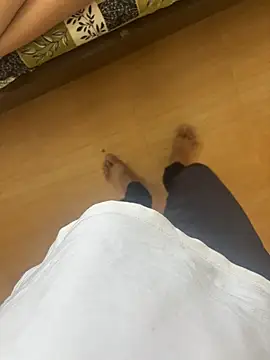 הופעת וובקאם של indianshycouple