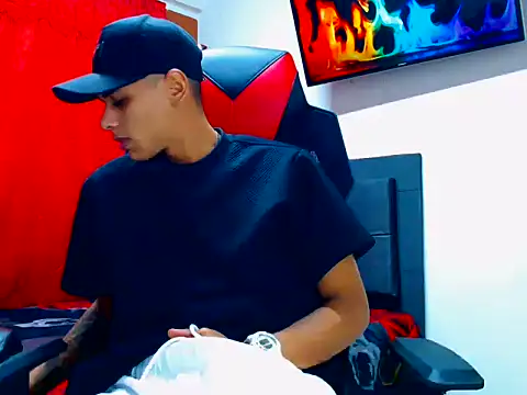 Show modela cristian_tayron1 na web-kameri