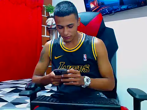 Pokazy przed kamerką – cristian_tayron1