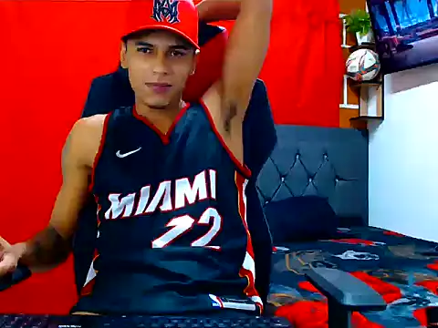 Show modela cristian_tayron1 na web-kameri
