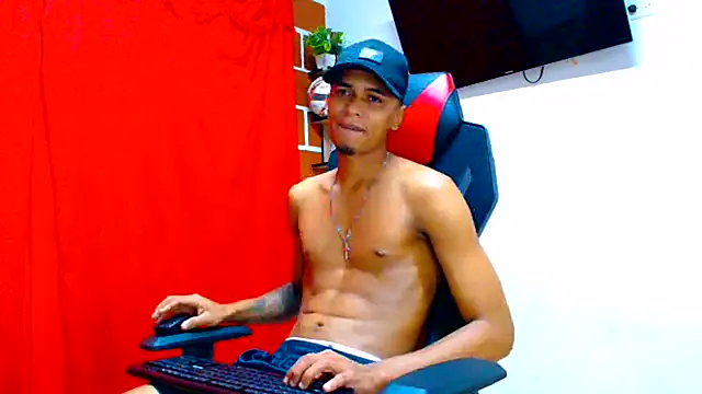 cristian_tayron1 Adlı Modelin Canlı XXX Sohbeti