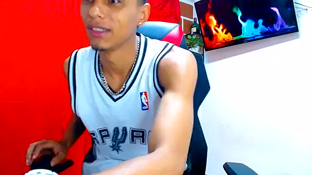 Show modela cristian_tayron1 na web-kameri