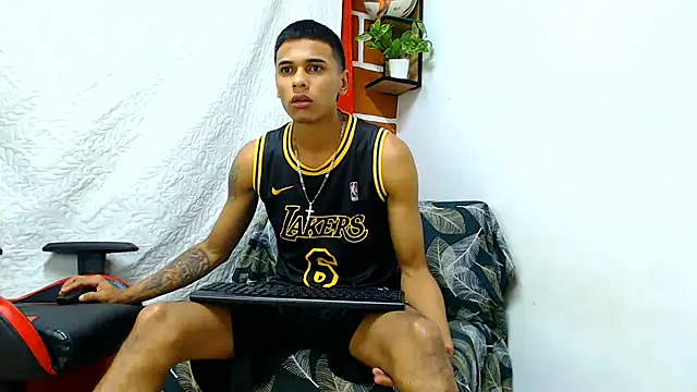 Show modela cristian_tayron1 na web-kameri