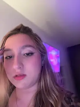 Chat +18 de MoraInFire ao vivo