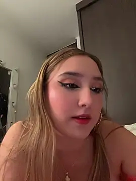 MoraInFire's Live XXX Chat