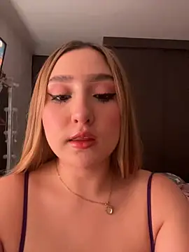 MoraInFire Chat XXX live