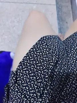 Banouti_23's Live XXX Chat