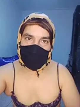 Banouti_23 Show Webcam