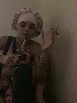 IttyBittyStonie Show in webcam