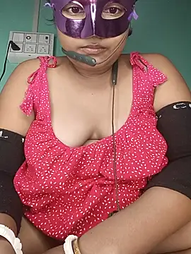 mimi87hoty Chat XXX in diretta