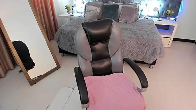Blair_red_'s Live Chat Room