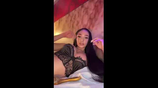MissKendall Adlı Modelin Web Kamerası Şovu