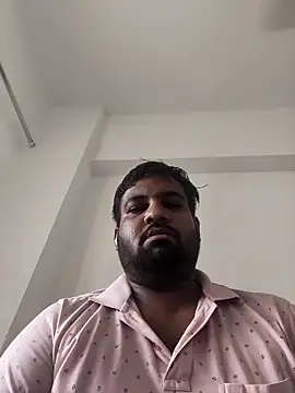 הופעת וובקאם של vinay_smalldick