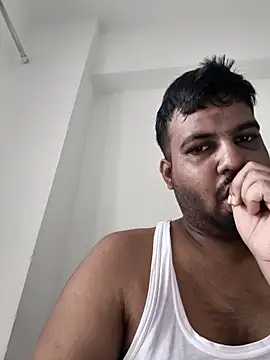 vinay_smalldick Adlı Modelin Canlı XXX Sohbeti