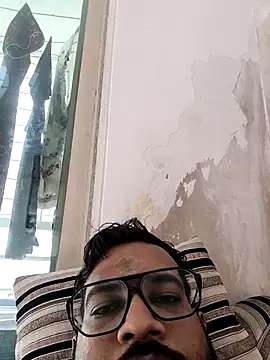 הופעת וובקאם של vinay_smalldick