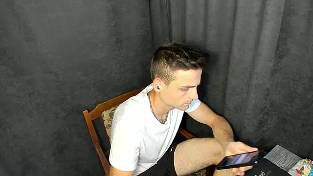 Webkamerová show Adam_Warden
