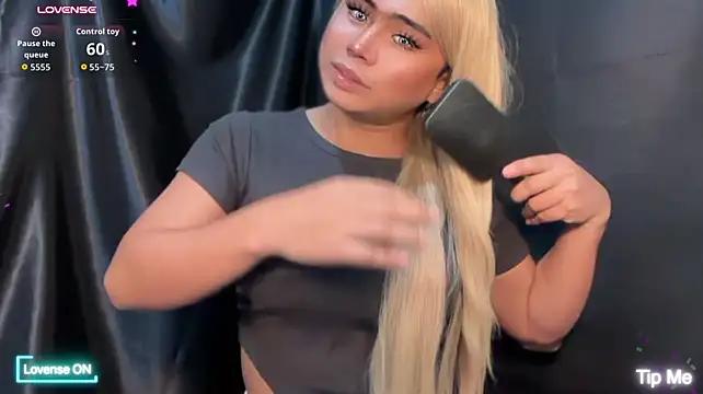 NyxaraSinDoll's Webcam Show