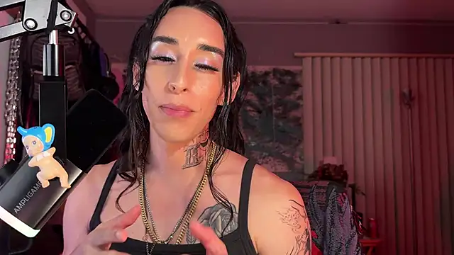 xoFrankie Show in webcam