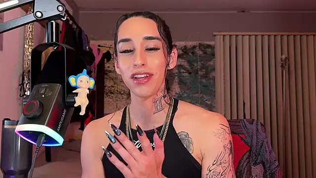 xoFrankie Show in webcam