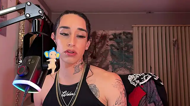 xoFrankie Show in webcam