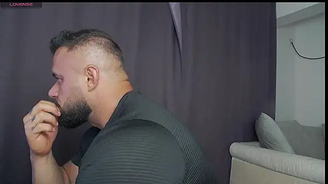 Show modela RickyMiami1 na web-kameri