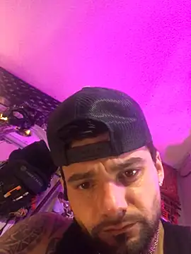 LegendaryLukeFilmCo: διαδικτυακό σόου στην κάμερα